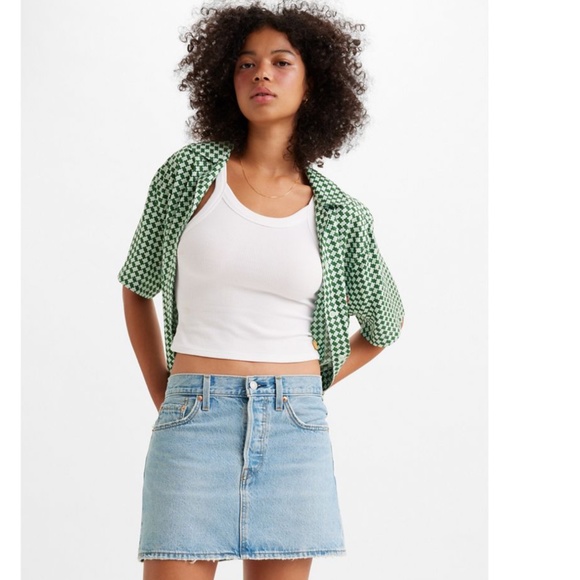 Levi's Classic Iconic 100% Cotton Denim Medium Wash Mini Skirt Size 32 - Picture 1 of 7